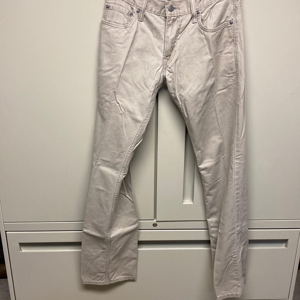 Mens Levi’s 514 5-Pocket Khaki Pants, Size 30 x 32.
